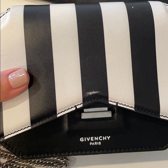 GIVENCHY Mini Bow-Cut Strap Bag - Picture 8 of 11